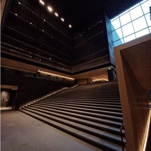 THE THOUSAND KYOTO （ザ・サウザンド京都）の画像｜ホテル内の大階段です。