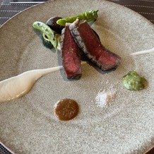 THE BAYSUITE SAKURAJIMA TERRACE（ザ・ベイスイート 桜島テラス）の画像｜ソースが3種類と岩塩があり、色んな味で楽しめるお肉料理でした。
お野菜もとても美味しかったです。