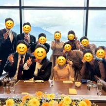 THE BAYSUITE SAKURAJIMA TERRACE（ザ・ベイスイート 桜島テラス）の画像｜披露宴会場で、ゲストの方ととった写真