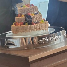 THE BAYSUITE SAKURAJIMA TERRACE（ザ・ベイスイート 桜島テラス）の画像｜モンブランとフルーツのウエディングケーキ