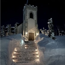 イルムの丘　セント・マーガレット教会の画像｜夜の雰囲気も素敵です。