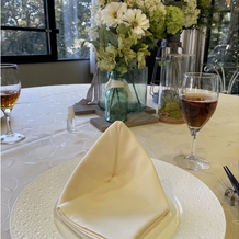 フェリヴェール　サンシャインの画像｜テーブル装花とナプキン