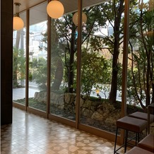 BLEU GRACE OSAKA（ブルーグレース大阪）の画像｜入り口入って右側のガラス張り