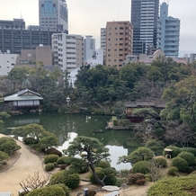 ＴＨＥ ＳＯＲＡＫＵＥＮ （相楽園）の画像｜式場から見える日本庭園の相楽園