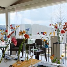 ＴＨＥ ＨＩＬＬＳ ＨＯＵＳＥ ＴＳＵＹＡＭＡ（ザ・ヒルズハウスツヤマ）の画像｜高砂の装花