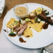 ARBRE ORANGE（アーブルオランジュ）の画像｜メイン料理2種類のお肉とオマール海老のビスク、一緒に食べた白パンは柔らかくて食べやすい