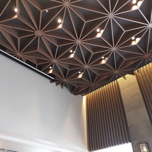 ＬＡＺＯＲ ＧＡＲＤＥＮ ＫＵＭＡＭＯＴＯ（ラソール ガーデン 熊本）の画像｜披露宴会場の天井