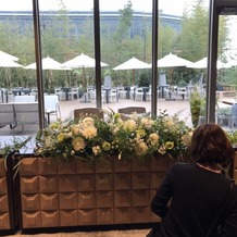 ＬＡＺＯＲ ＧＡＲＤＥＮ ＫＵＭＡＭＯＴＯ（ラソール ガーデン 熊本）の画像｜挙式会場（広い方）の高砂のテーブルです