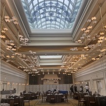 ART HOTEL NEW TAGAWA(アートホテル小倉　ニュータガワ)の画像｜天井が開きました。
ライトは花の形でかわいかった。