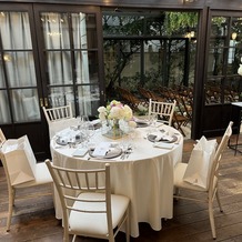 旧石丸邸　ガーデンテラス広尾　（Garden Terrace HIROO residence ISHIMARU）の画像｜参列者テーブル