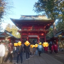 鹿島神宮の画像｜1月に下見をした際の楼門付近の人出。挙式時はここまで混んではいませんでした。