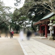 香取神宮の画像｜一般の参拝客もいる中で個人で移動されていました。