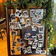 少人数専門会場 Cｏｎｃｅｐｔ １／ｆ （コンセプト・エフブンノイチ）の画像｜当日撮影したゲストのチェキを貼るパネル