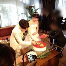 少人数専門会場 Cｏｎｃｅｐｔ １／ｆ （コンセプト・エフブンノイチ）の画像｜ダルマケーキの目入れ