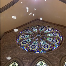 アヴェニール ガーデンの画像｜天井から羽が舞い降りる演出