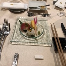 EYOHAKU －ヨハク－の画像｜洋と和を組み合わせてもらった中の
手まり寿司です。