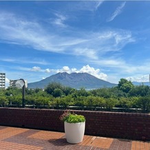 ART HOTEL KAGOSHIMA アートホテル鹿児島の画像｜ブーケトスなどを行うバルコニーからの桜島