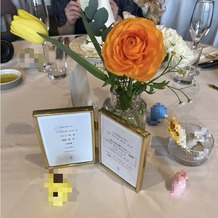 THE TOWER HOTEL NAGOYA（ザタワーホテルナゴヤ）の画像｜装花はシンプルにして、自分たちが好きなガチャガチャグッズを飾りました