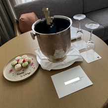 ＪＷマリオット・ホテル奈良の画像｜特典では前泊を洗濯しました。当日お部屋に入ると嬉しいスパークリングとマカロンのサービスがありました。