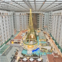 グランドニッコー東京ベイ 舞浜の画像｜ホテルのロビーにあるチャペル。他とは被らない素敵な会場。