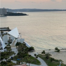 アートグレイス　オーシャンフロントガーデンチャペル　沖縄の画像｜ホテルから見た挙式会場