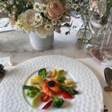 MAISON ROSE DAIKANYAMAの画像｜活オマール海老と季節のお野菜 10 種のサラダ仕立て