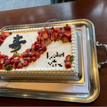 YOKKAICHI HARBOR 尾上別荘の画像｜寿という文字をいれて欲しいとお願いした、お気に入りのウエディングケーキです