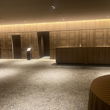 ザ・フォレストテラス熊本の画像｜茶色の会場
待合室