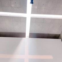グランドニッコー淡路の画像｜チャペルの天井部分です。
光が差し込む仕様になっています。