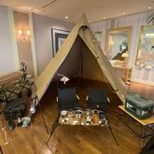 ホテル日航高知旭ロイヤルの画像｜ウェルカムスペースは広く使用できたので、趣味のキャンプグッズで楽しい雰囲気に！当日のフォトスポット！