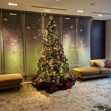 シャングリ・ラ 東京の画像｜クリスマスシーズンならではの飾りです
