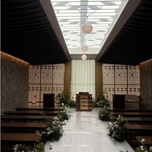 葵庭園の画像｜自然光の入る和モダンな挙式会場