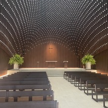 TIAD, オートグラフ コレクション（ティアド オートグラフ コレクション）の画像｜天井一面のライトが印象的な圧巻のチャペルです