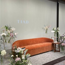 ＴＩＡＤ，オートグラフ　コレクション（ティアド オートグラフ コレクション）の画像｜高砂のソファの色と装花