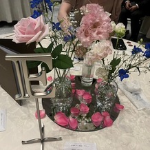 ザ・リバーサイドテラス広島ツリーズスクエアの画像｜装花です。プラン内＋花瓶追加＋ミラー＋花びら