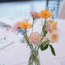 ザ・リバーサイドテラス広島ツリーズスクエアの画像｜卓上の花