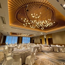 ウェスティンホテル横浜の画像｜天井のある披露宴会場