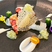 ＴＨＥ　ＳＥＡＳＩＤＥ　ＧＡＲＤＥＮ　（ザ・シーサイドガーデン）の画像｜鯛や海老、キャビアがのった前菜の盛り合わせ