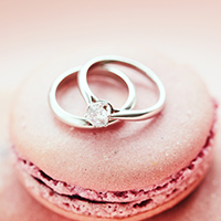 用意する しない 婚約指輪なしのプロポーズを考える 結婚指輪 婚約指輪 ゼクシィ