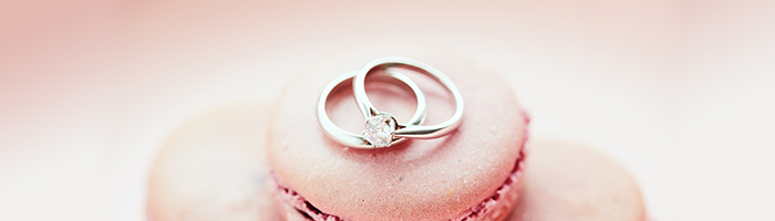 婚約指輪と結婚指輪ってなにが違うの 意味は 価格は 徹底比較で解説 結婚指輪 婚約指輪 ゼクシィ