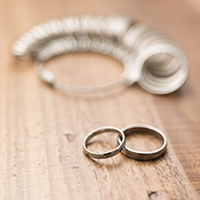 婚約指輪・結婚指輪を買う前にチェック！【指輪サイズの測り方】