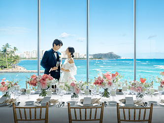 ザ・テラス バイ・ザ・シー　カウイチャペル:窓の向こうに広がるのは、ハワイの絶景。波の音をも感じさせるパーティルームで地産地消の料理を堪能しよう