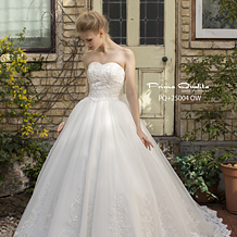 アクトレスウェディング 大阪梅田店:挙式披露宴・二次会・海外・リゾート・撮影用衣裳など様々なシーンに対応できる品揃えの豊富さに加え、小物もフルセットでレンタルできるのがアクトレスウェディングの人気の理由。借りれば借りるほどお得になるうれしいセットプランもあるので、ぜひ気軽に相談してみて。先輩花嫁からの紹介による来店も多い同店だから、お気に入りのコーディネートにきっと出会えるはず。