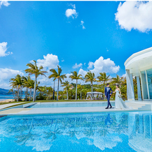 アイネス ヴィラノッツェ in カヌチャベイ~グラン・ブルーチャペル~/クチュールナオコウエディングの写真