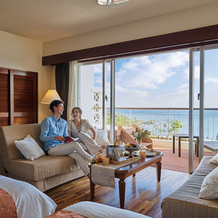 アイネス ヴィラノッツェ in カヌチャベイ~グラン・ブルーチャペル~/クチュールナオコウエディングの写真