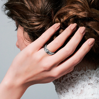 ラザールダイヤモンドブティック:シンプルだからこそ、上質な輝きにこだわり続けたラザールのよさが引き立つ優美な組合わせ