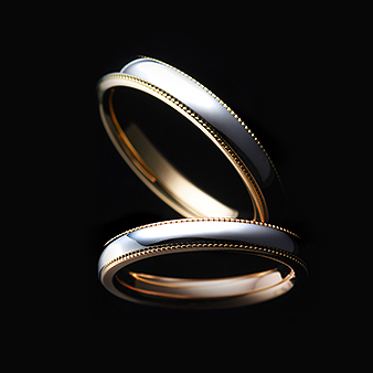 ＴＡＮＺＯ．（鍛造指輪）：サイドから覗くミルグレインを華やかにゴールドで表現