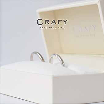 ＣＲＡＦＹ（クラフィ）：Pt950：1本¥37,000～制作シーンの撮影・3万円分の誕生石・ケースなど特典付き