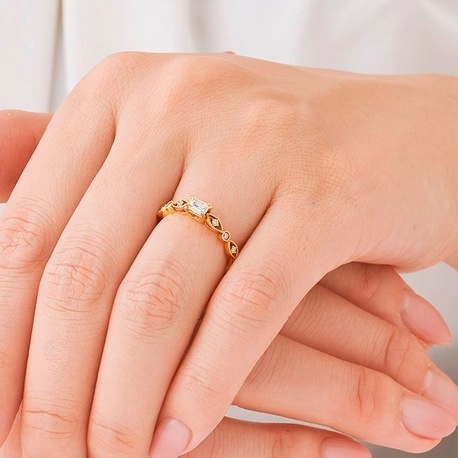 ゼラニウム＞マーキス型と丸型を交互に配置した花びらのようなデザイン