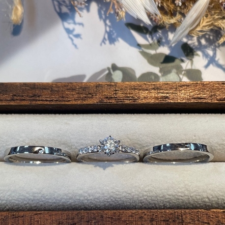 二本の指輪を合わせた時にハートが浮かび上がるロマンチックなマリッジ